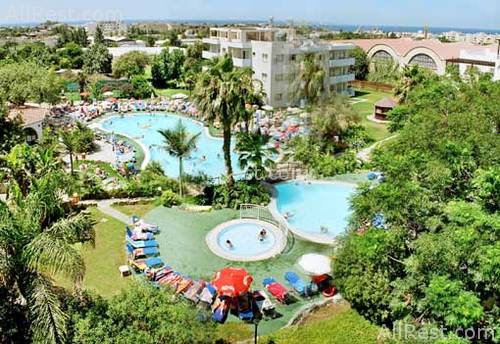 Mayfair Hotel & Apartments 4